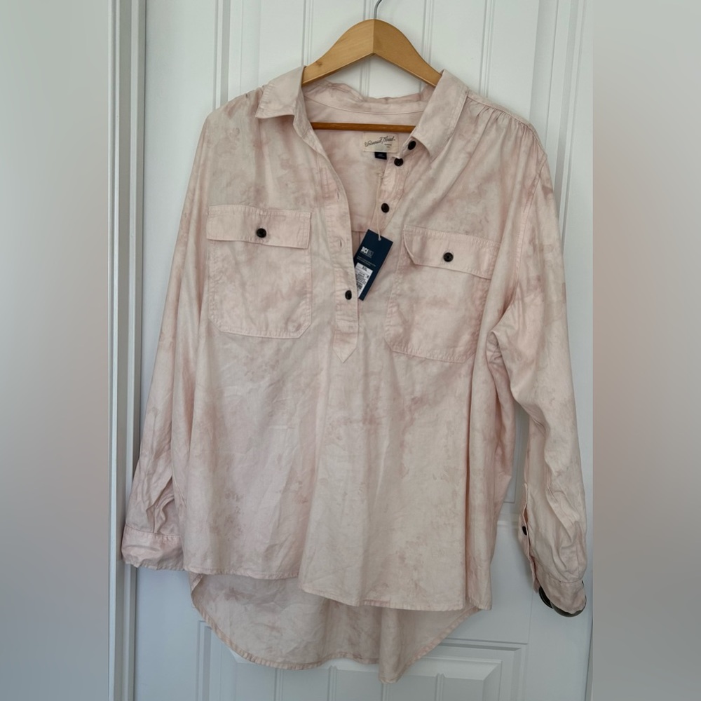 NWT XXL Universal Thread Blush Pink and White Tie Dye shirt.